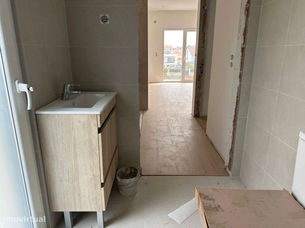Moradia Geminada em Fernão Ferro, Redondos-17