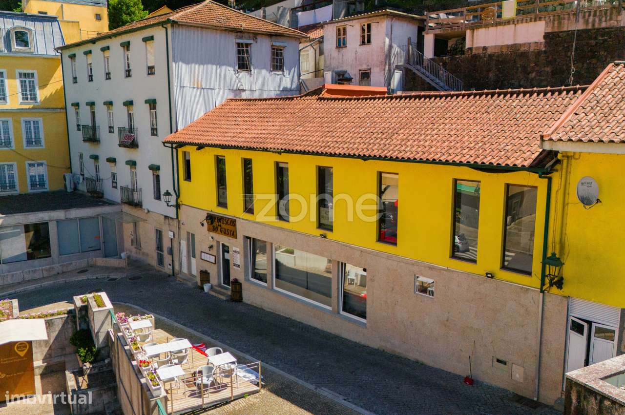 Predio No Centro Da Vila Do Geres