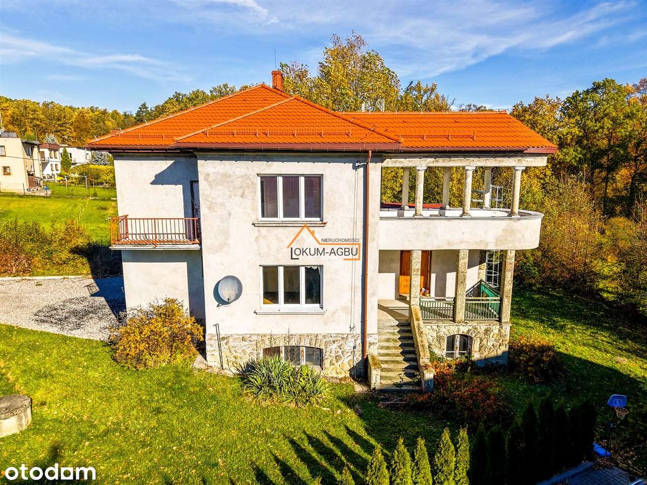 Willa na obrzeżu kompleksu leśnego.-10