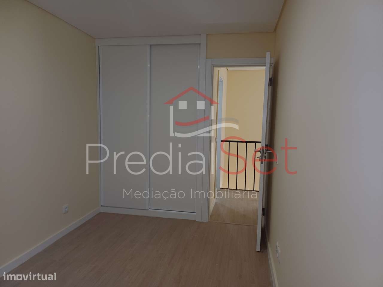 Moradia T3 Totalmente remodelada em Setúbal-24