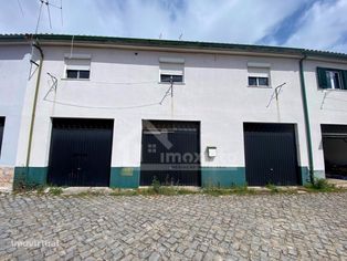 Moradia T2 com 3 garagens em Figueiró...