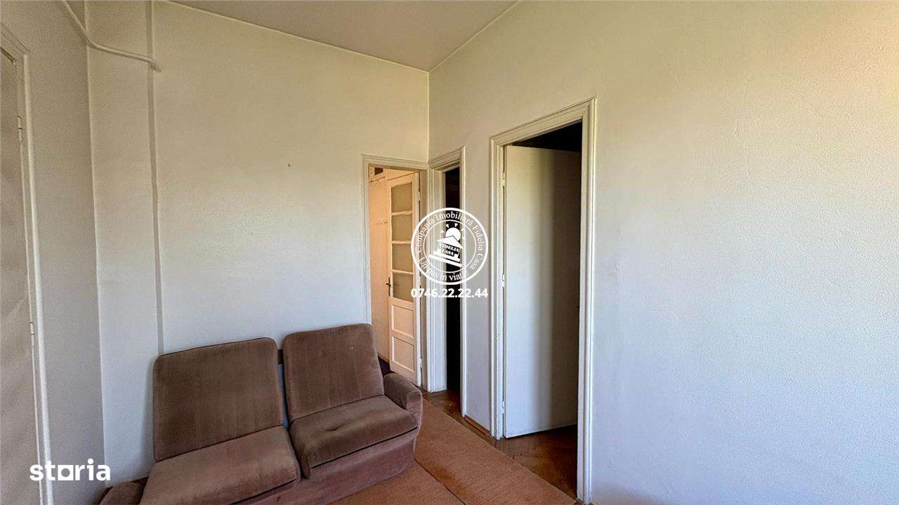 Casa de vanzare in centru - Imagine principală: 5/14