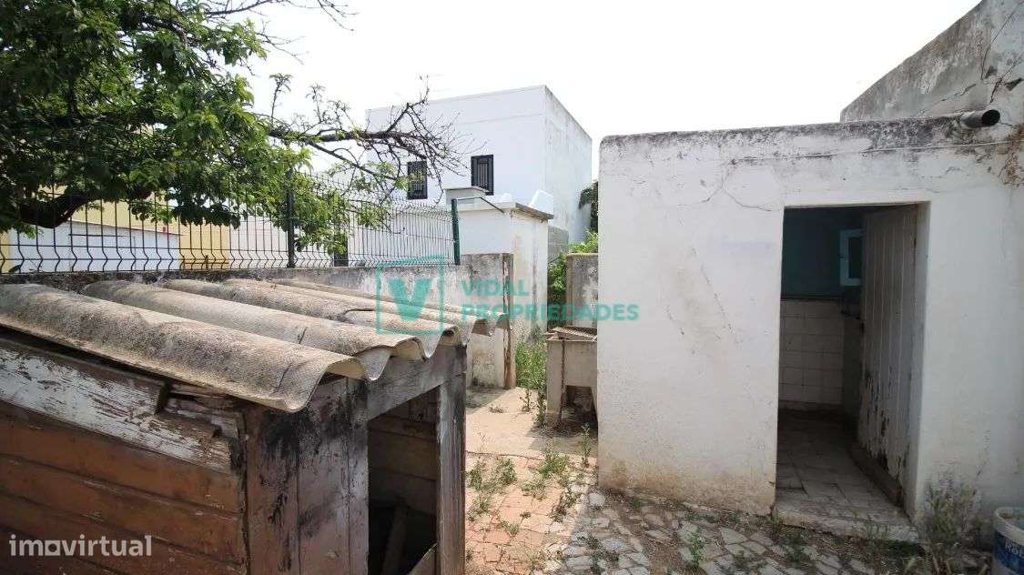 T2 em banda com garagem, jardim e terraço em Faro-16