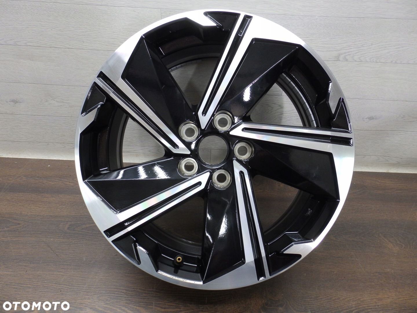 Felga Mitsubishi Eclipse Cross J18x7J Et38 5x114.3 - 1