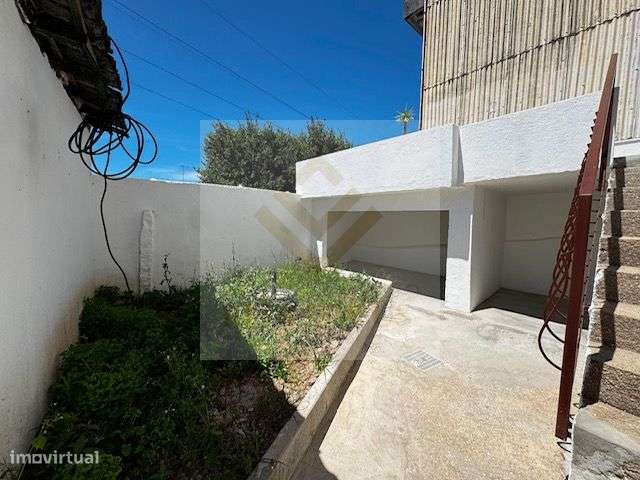 ​Moradia T3 Restaurada no Centro de Escapães-39