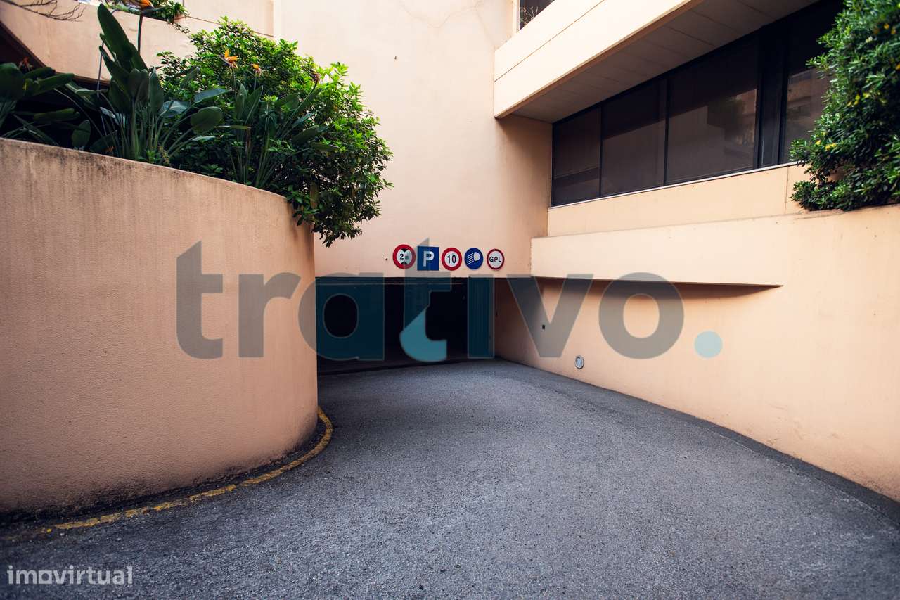 Vende-se apartamento T3 condomínio privado Rua Virgílio Correia Lisboa-22