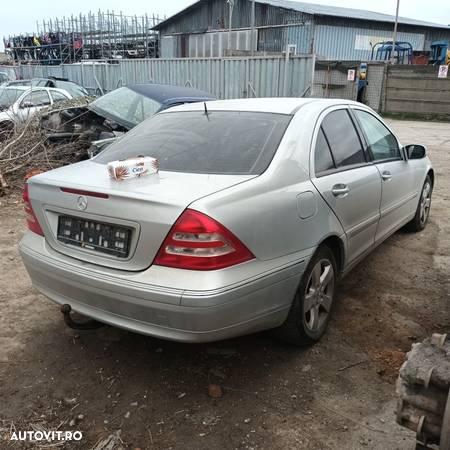 Dezmembrari  Mercedes-Benz C-CLASS (W203)  2000  > 2007 C 200 Kompres - 4