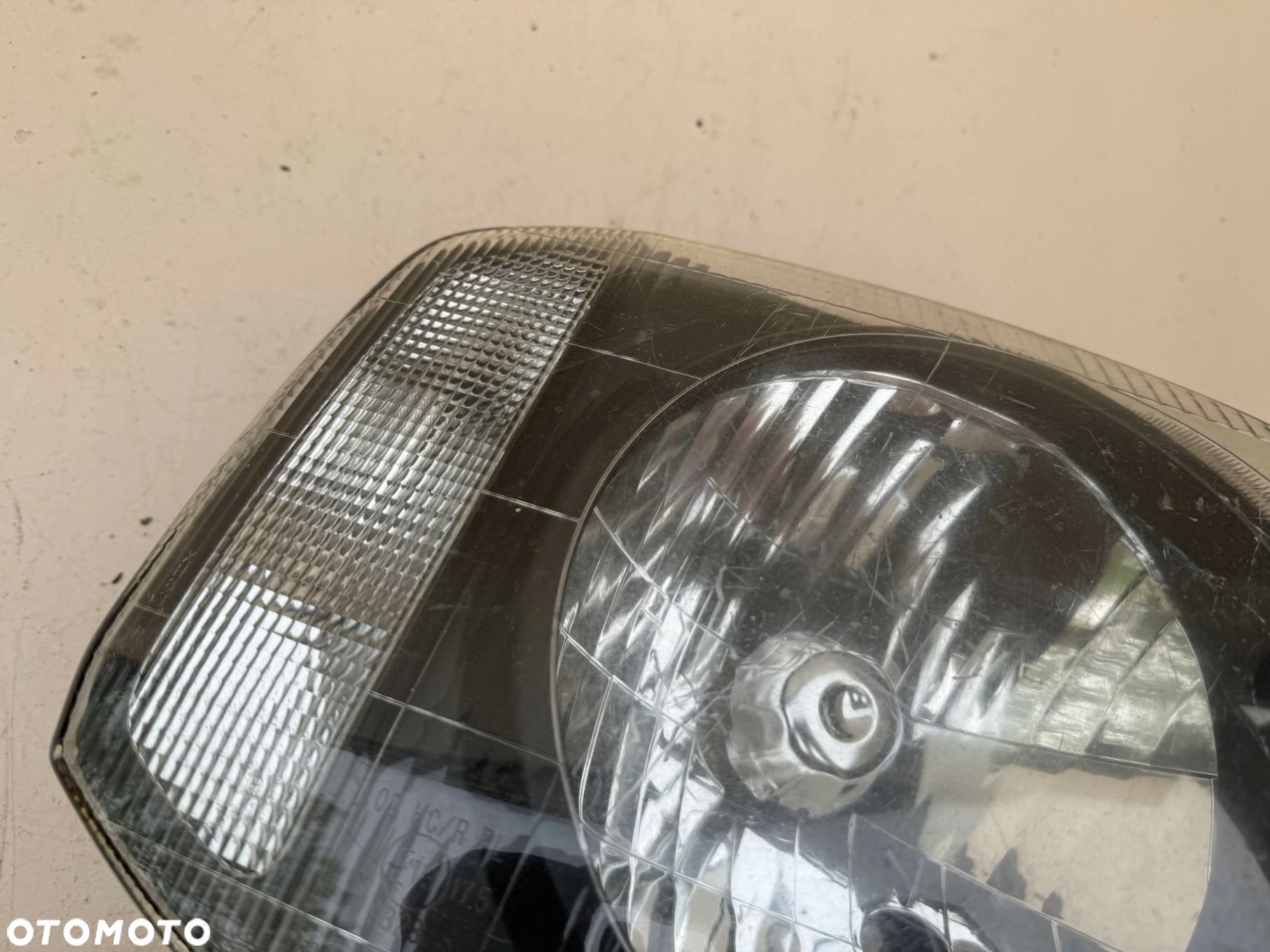 SUZUKI JIMNY III 3 98R- LAMPA PRAWA PRZEDNIA PRAWY PRZÓD 100-32081 - 9