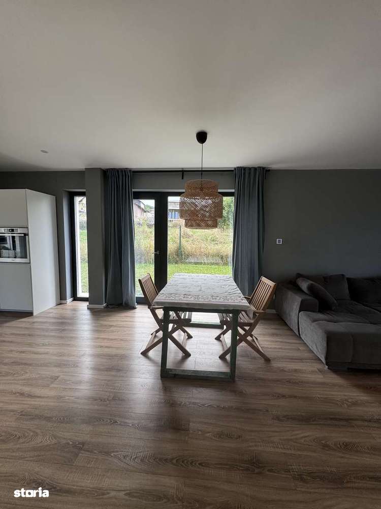 Casă modernă la marginea pădurii - Imagine principală: 5/13