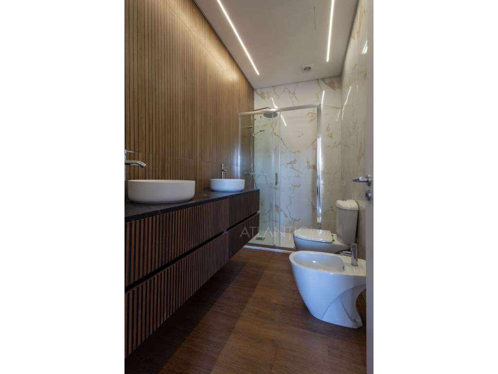 Moradia T3 Amadora com Excelentes Áreas e Espaço Exterior-21