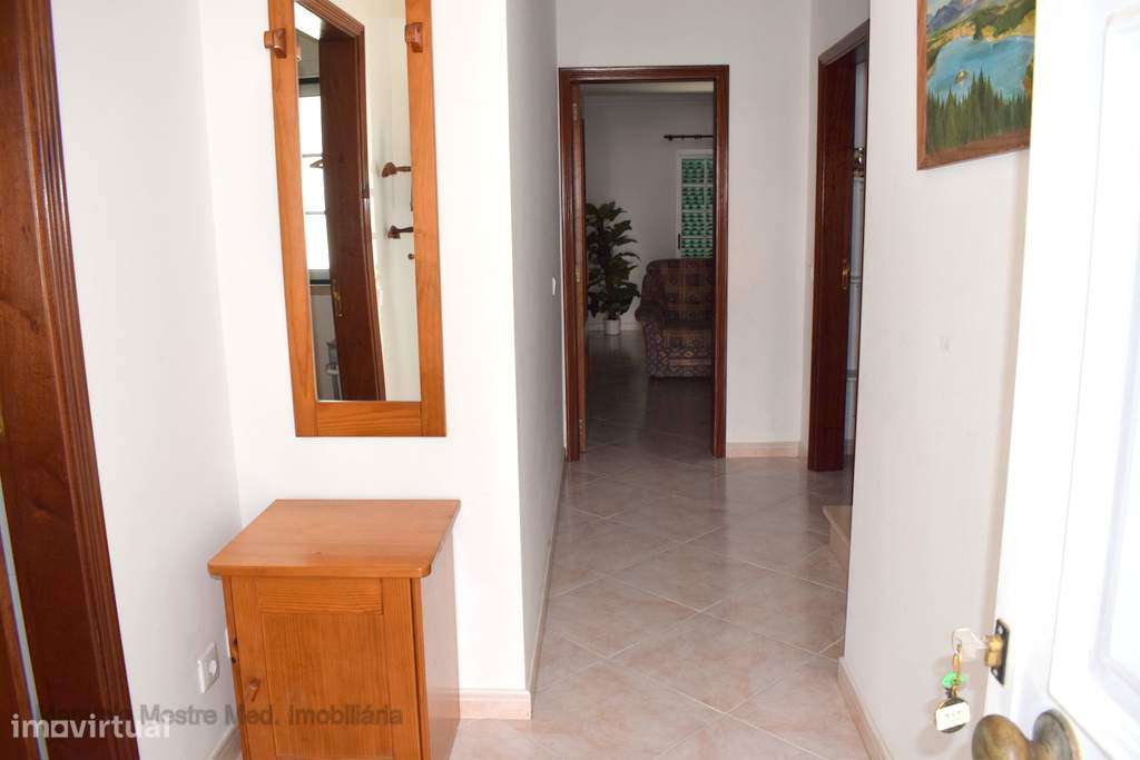 Moradia T3 com terraço e garagem em Manta Rota-4
