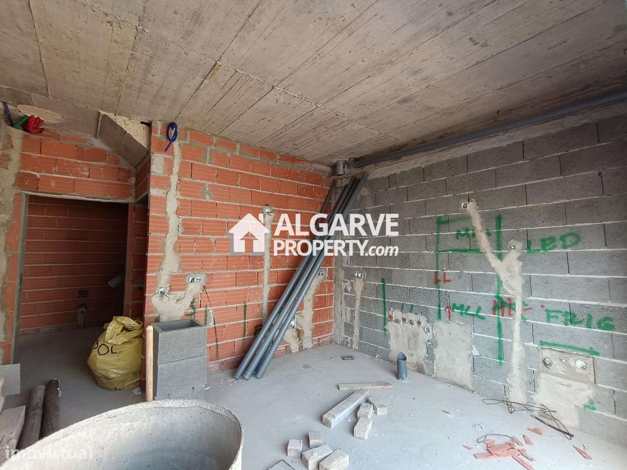 Moradia geminada V4 a poucos pasos de cafés e restaurantes com vista s - Grande imagem: 4/40