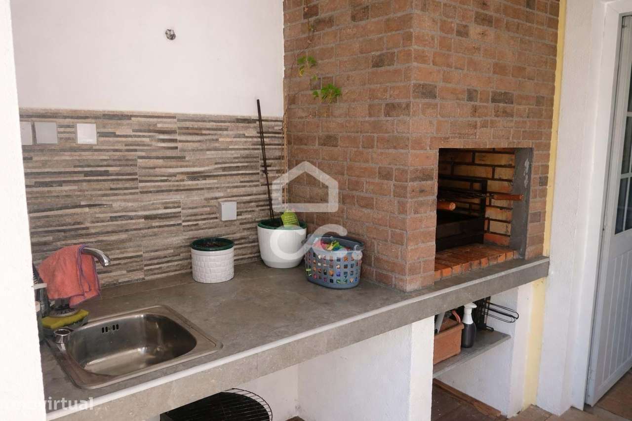 Moradia T3 com Piscina e Garagem em Azeitão-21