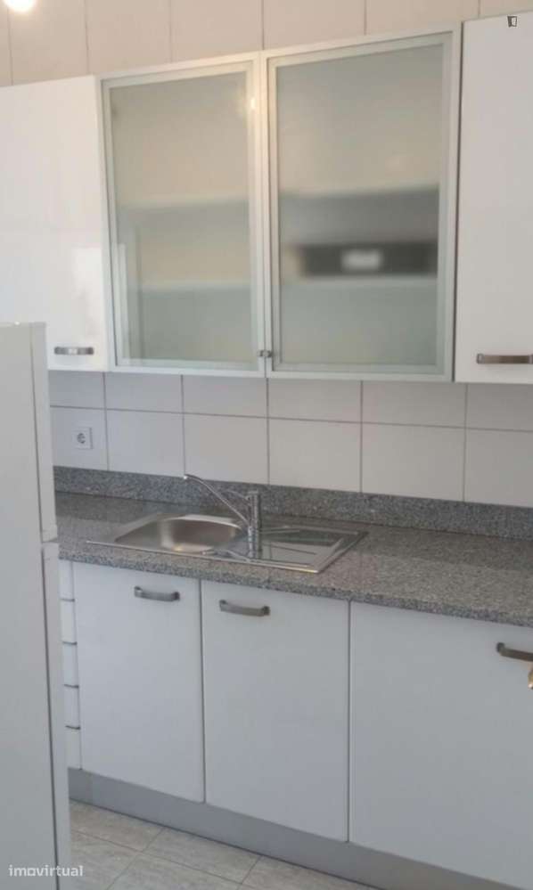 Quarto - localizado em Lordelo do Ouro Porto - Grande imagem: 4/10