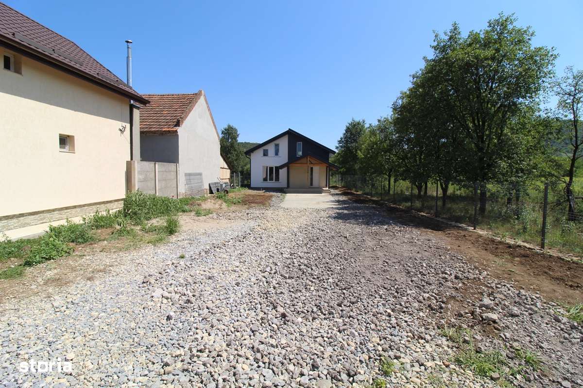 Vând casă P+M în Uroi, la 2km de Simeria, teren 1400mp, fs 12,5m - Imagine principală: 4/15