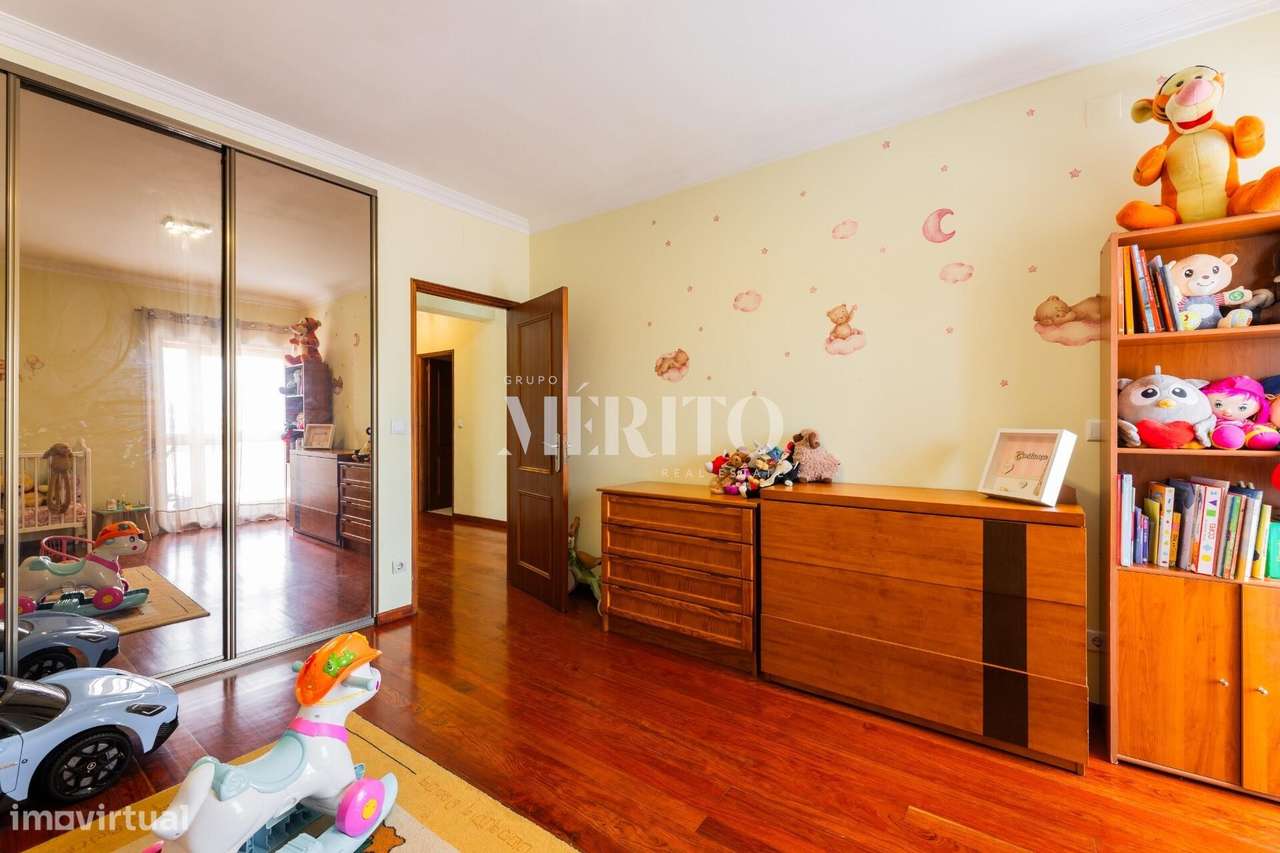 Apartamento T4 com garagem 2 carros-15