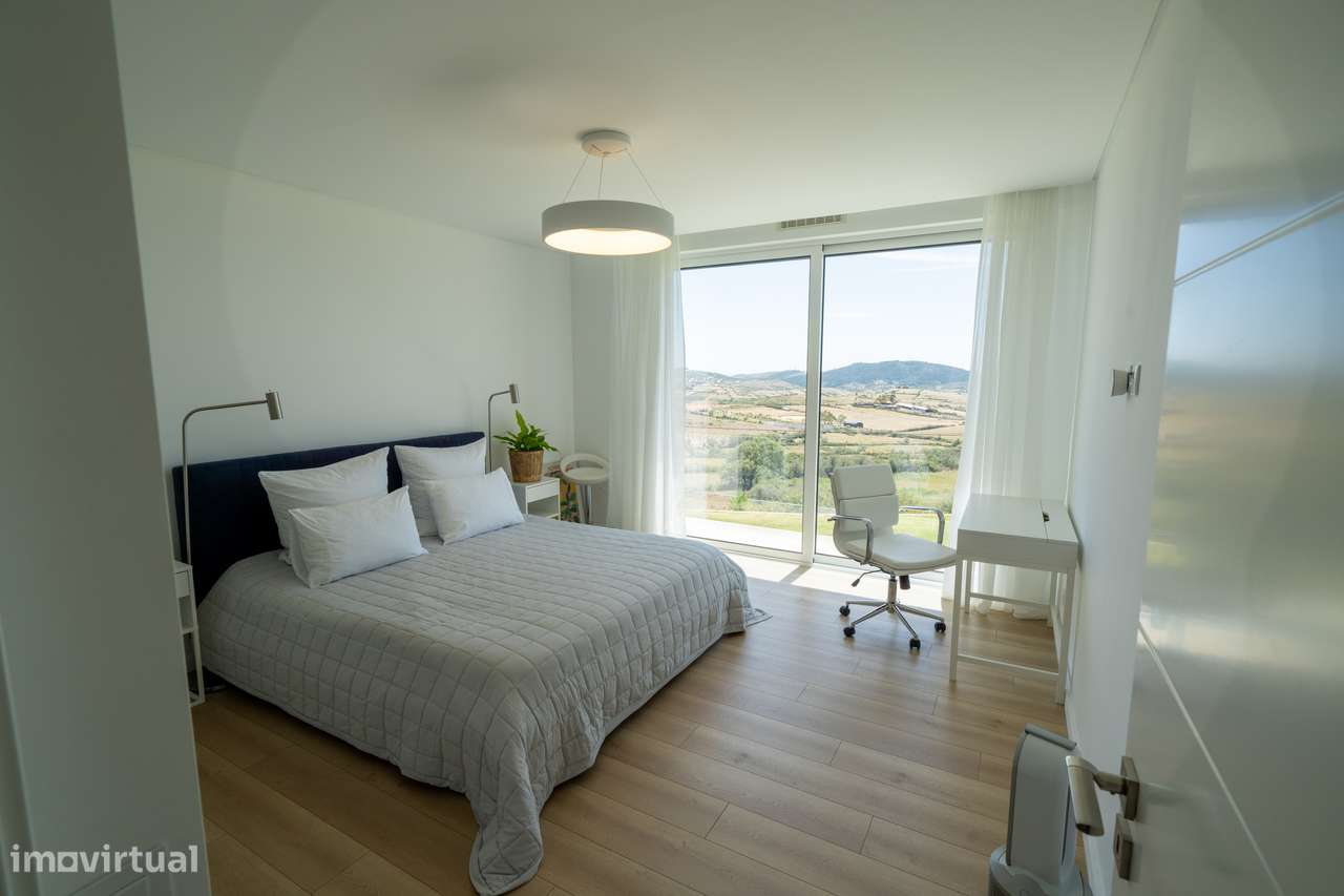 Moradia independente à venda na Estrada Velha da Avessada, 2665-22