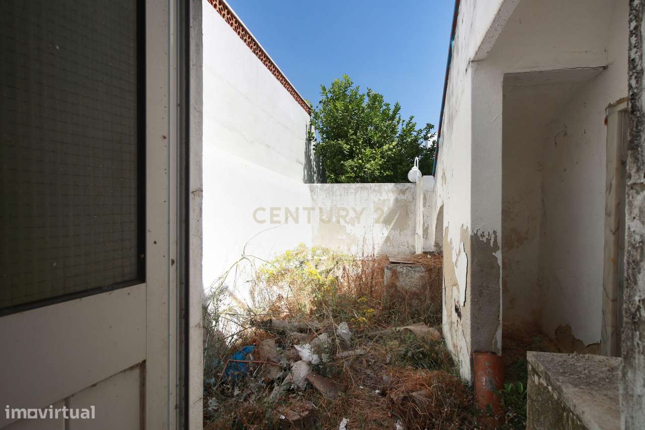 Apartamento e arrumos para venda em Borba-16