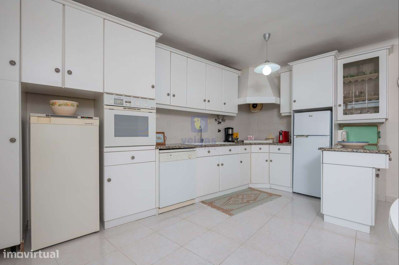 Moradia com Glamour! T4 com Garagem e Terraço no Centro de Vidais-18