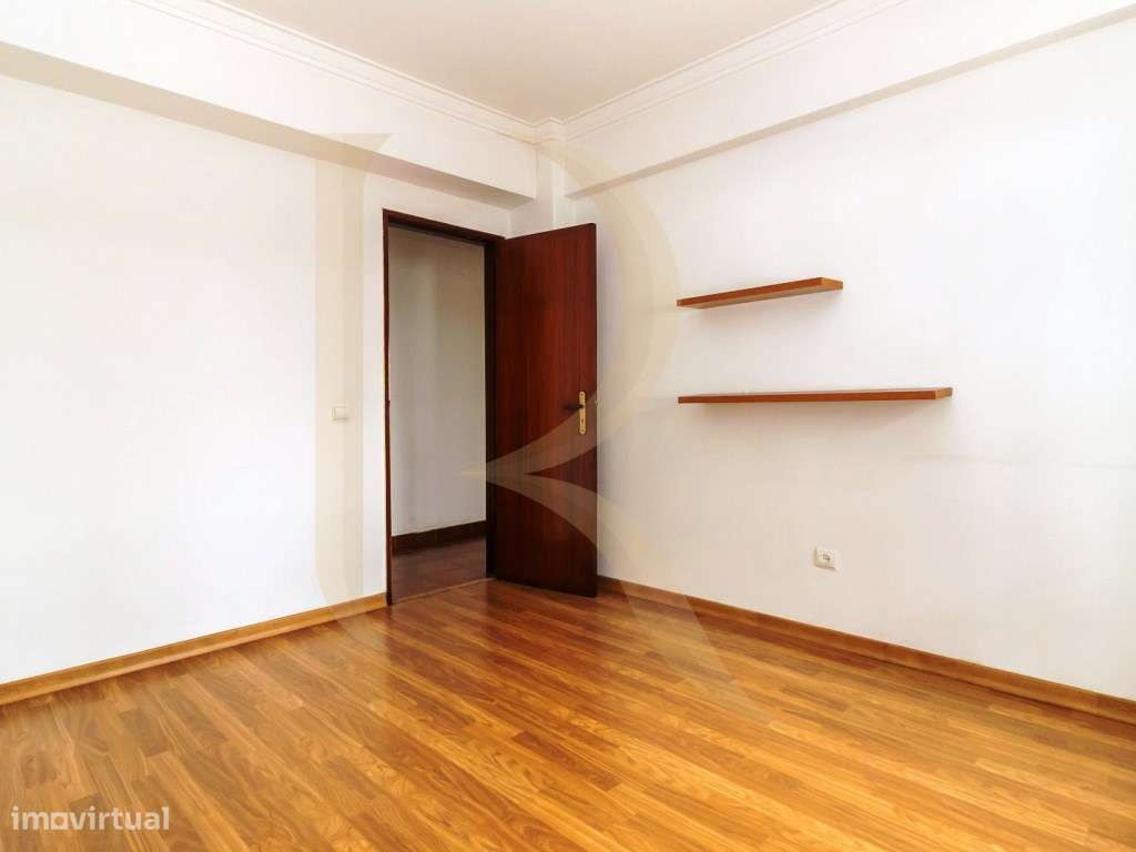 Apartamento T2 na Torre da Marinha-8