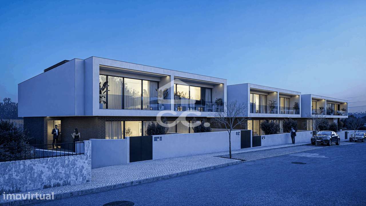 Moradia T4 nova, com jardim e terraço, em condomínio privativo com pis-22