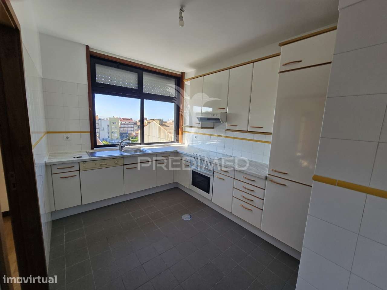 Apartamento T2 com garagem ao Márquez - Grande imagem: 2/22