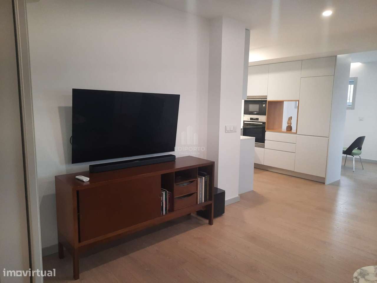 T2 COM GARAGEM E VARANDA   NO PORTO-7