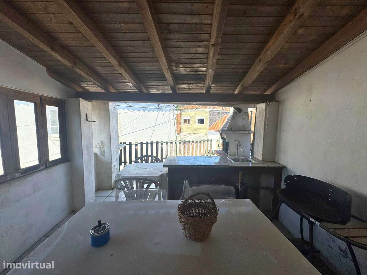 Moradia T2+1 com terraço e excelente luminosidade-17
