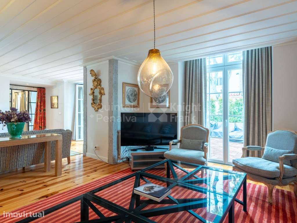 Moradia T8 com pátio para arrendamento no centro de Cascais - Grande imagem: 5/47