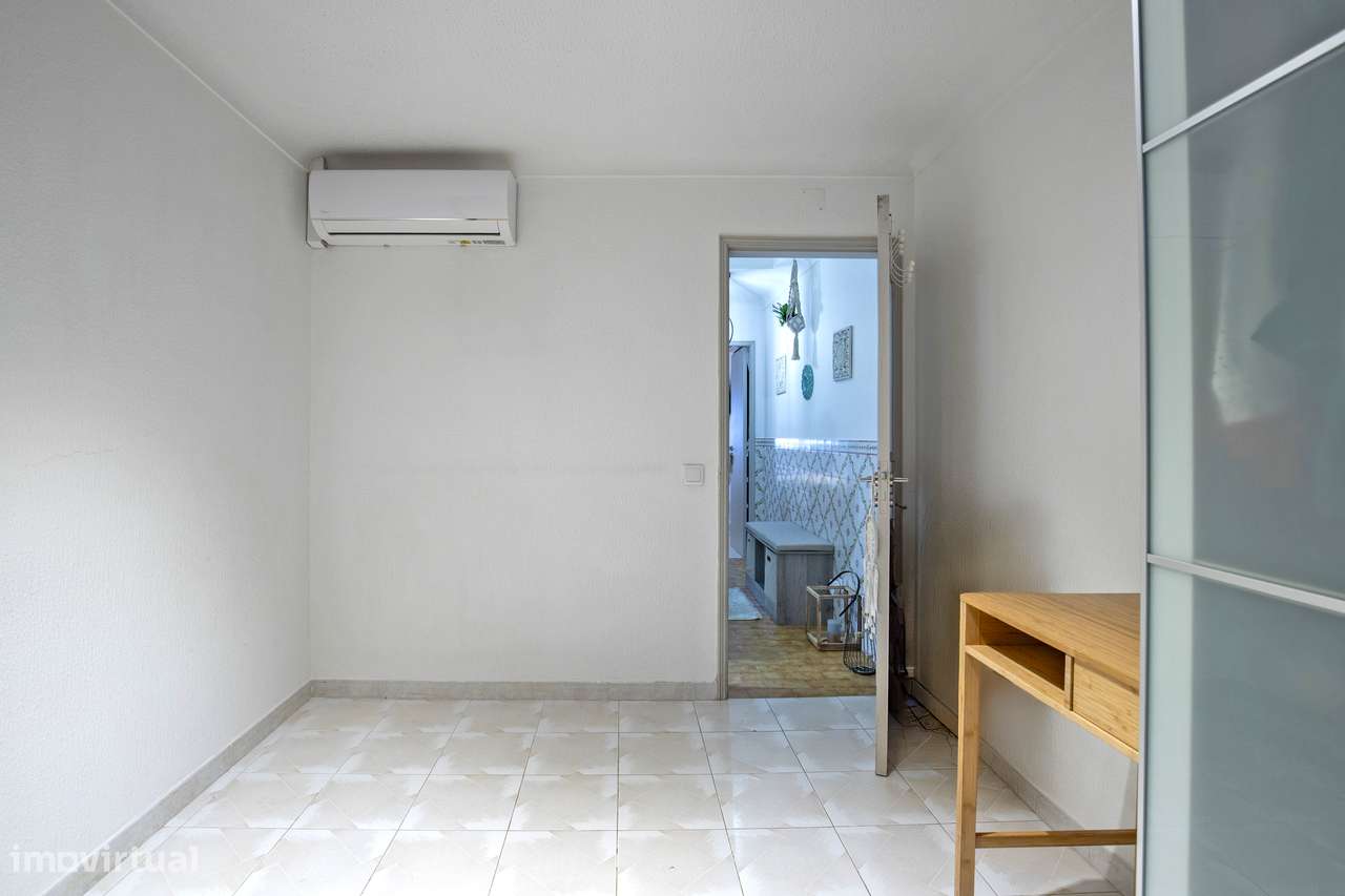 Prédio T2 na vila de Sesimbra a poucos metros da praia-18