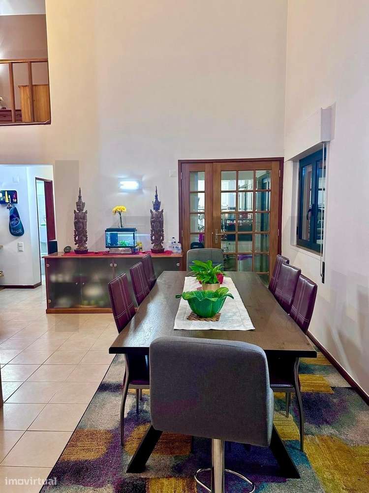 T4 no Último Piso com Terraço de 100m2 e Vista Panorâmica Deslumbrante-26