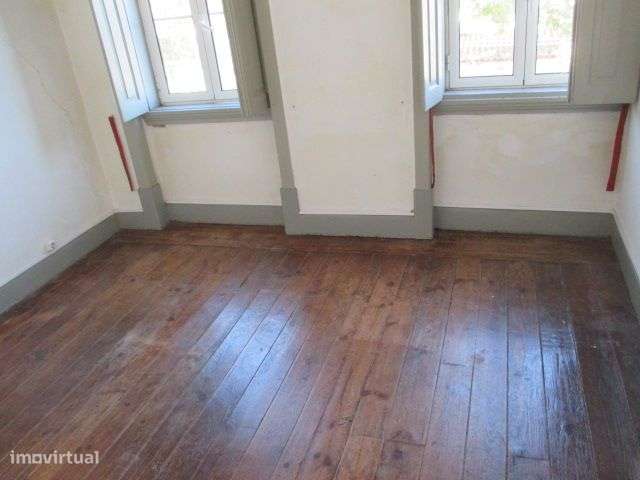 Vivenda na Av. Dias da Silva-18