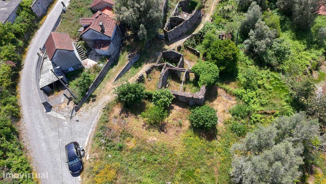 Terreno de 700m2 c/ Ruina-41