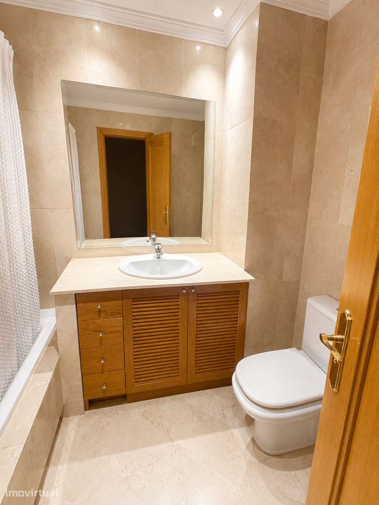 Apartamento T3 Lordelo do Ouro-6