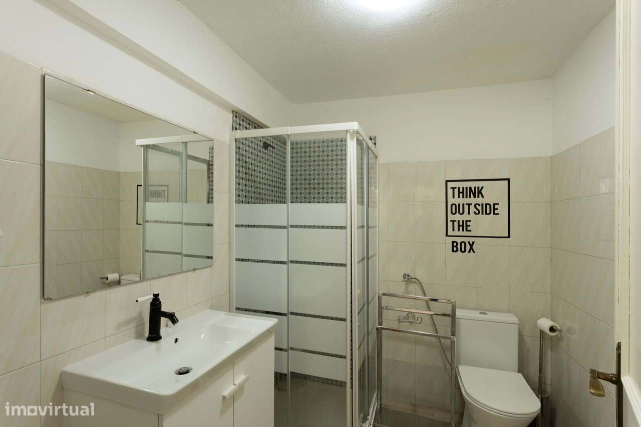 Moradia remodelada com jardim, garagem e vista desafogada, Algueirão,-14