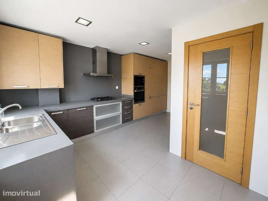 T2 na Quinta da Beloura | 2 Suítes | Garagem | Piscina | Elevador-28