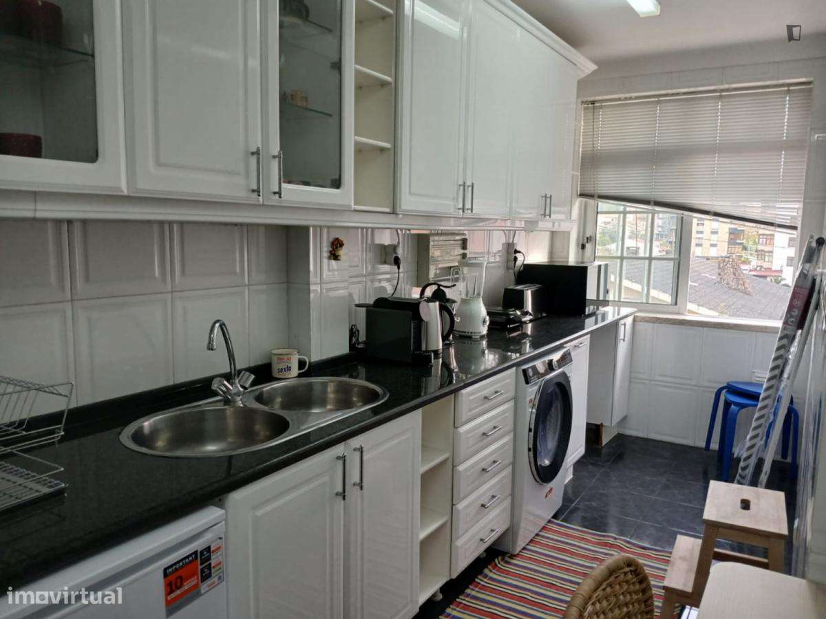 Quarto - localizado em Casal do Bispo Coimbra - Grande imagem: 5/11