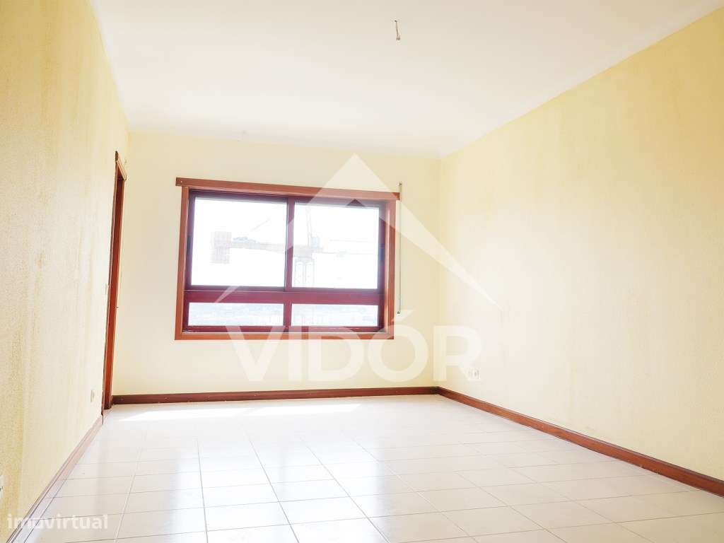 Luz Natural e Conforto T3 no 6º Andar com Parqueamento e Arrecadação - Grande imagem: 2/21