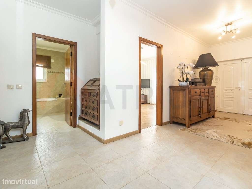 Exclusiva Moradia T6 com Quintinha, Piscina e Elevado Potencial de ...-7