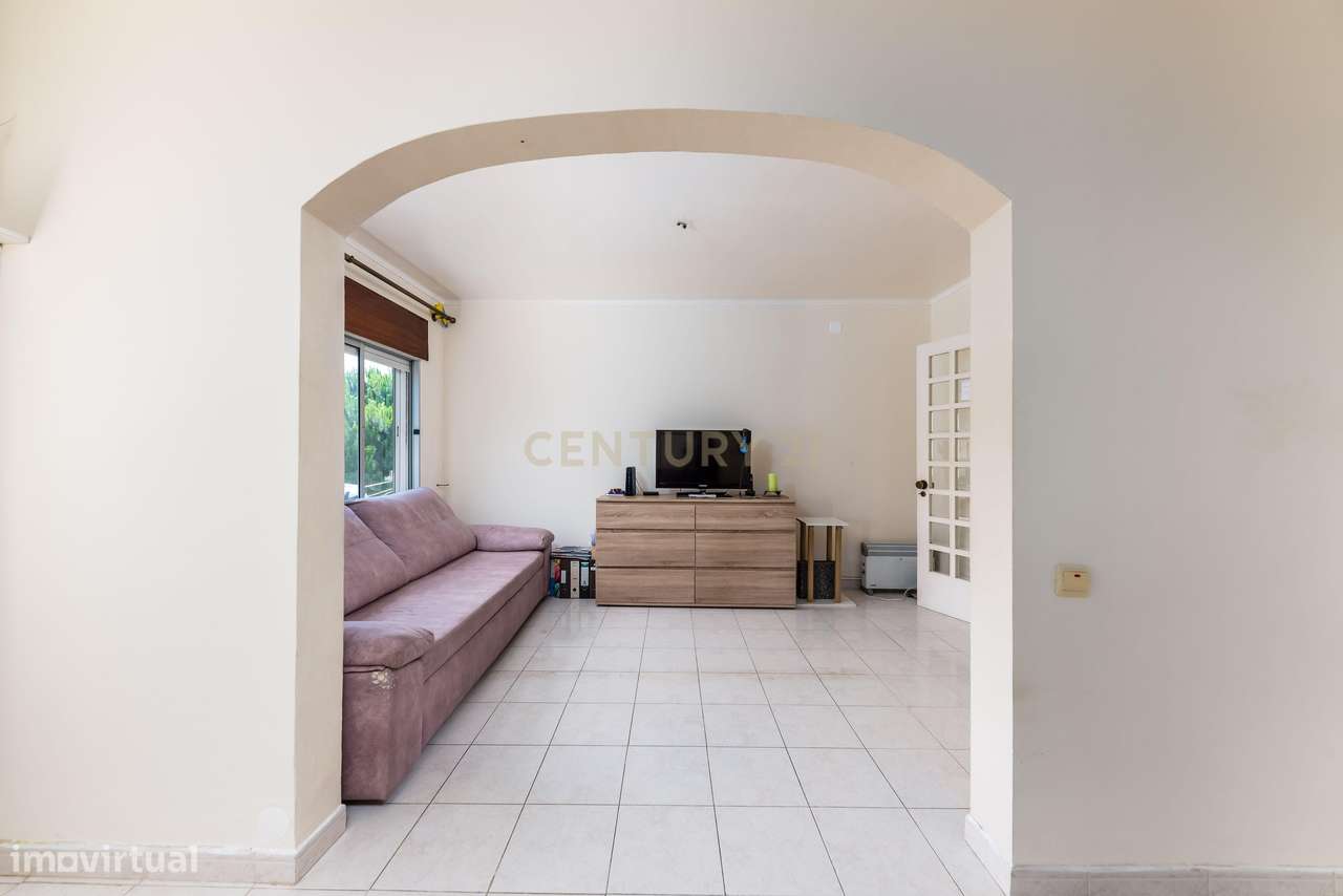 Apartamento T4 convertido em T3 | Mira-Sintra-6