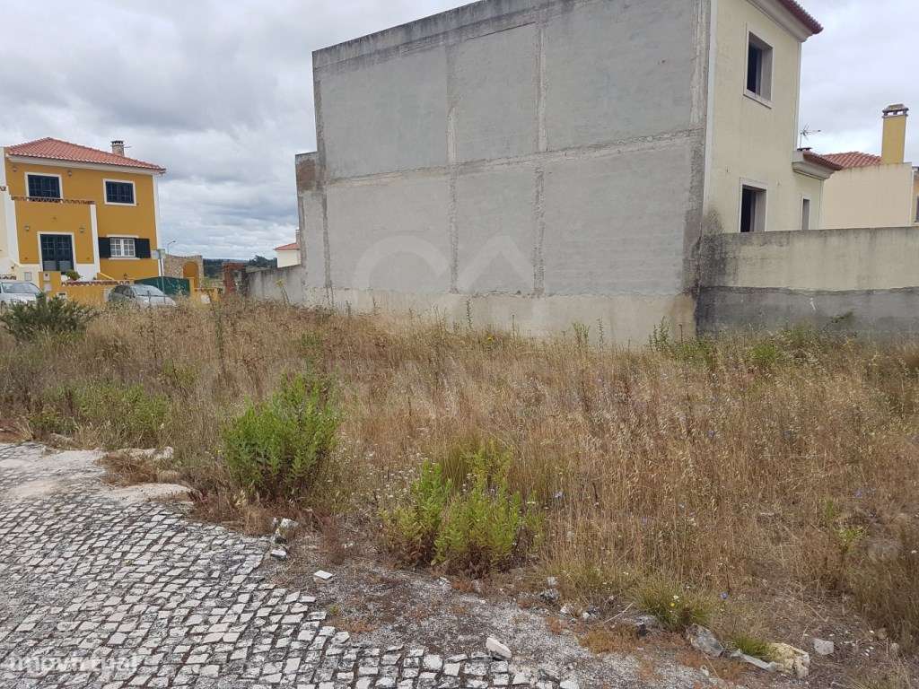 Lote de terreno de 220 m2, para construção de moradia, em Alenquer-4