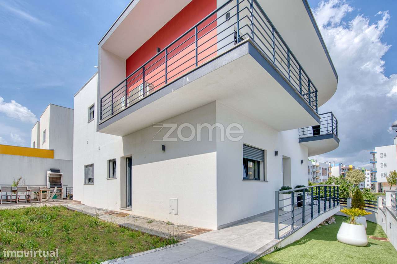 Moradia T4 com Jardim na Ramada-15