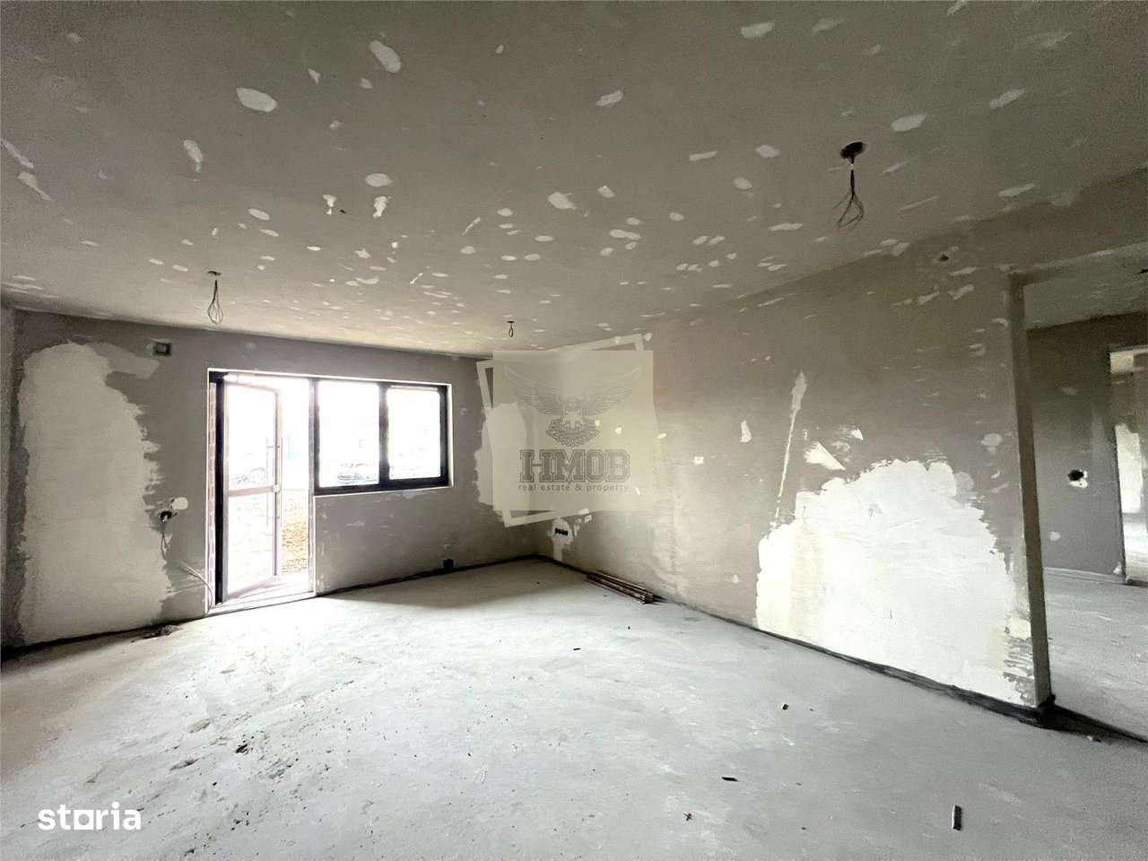 Spatiu comercial intabulat cu vitrina 60 mpu cu 2 camere in zona Rahov - Imagine principală: 2/12