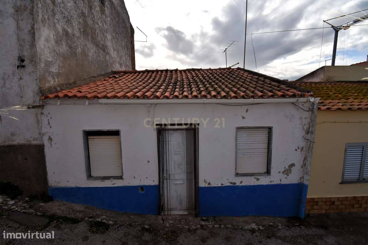 Moradia térrea para renovar com vista para o Castelo de Silves - Grande imagem: 2/19