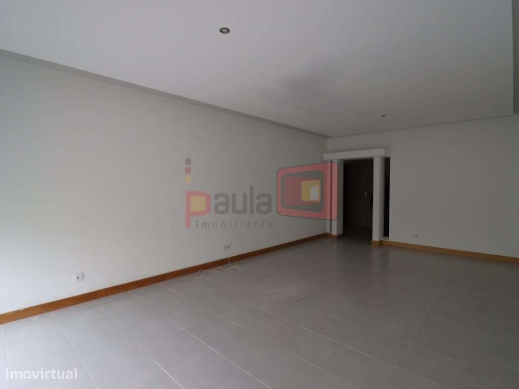 APARTAMENTO T3 COM PARQUEAMENTO - PEGÕES GARE - Grande imagem: 2/21