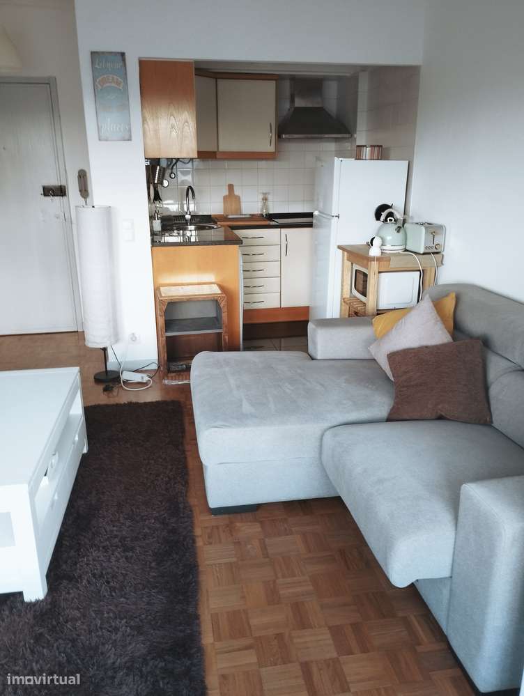 Parede - Junqueiro Apartamento de 2 assoalhadas com móveis e equipada - Grande imagem: 5/13