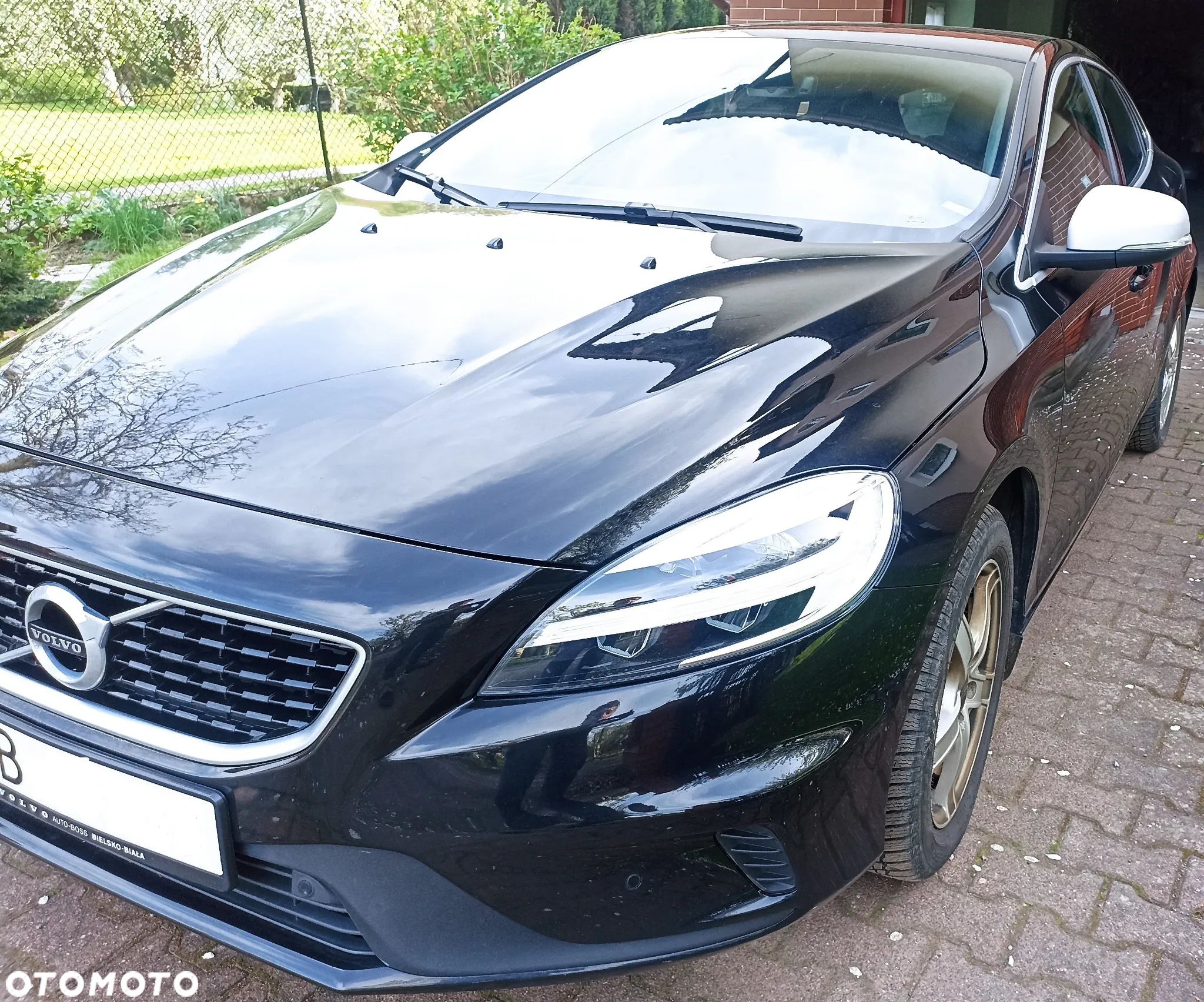 Volvo V40 D2 Drive-E R-Design Momentum - 1