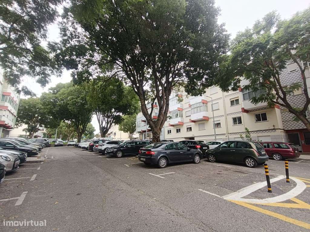 Apartamento T3 Remodelado na Amadora-24