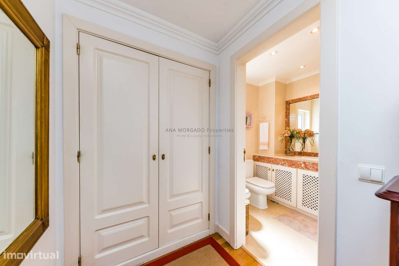 Moradia T4+1 Geminada na Quinta da Beloura — Luminosidade, Conforto e-35