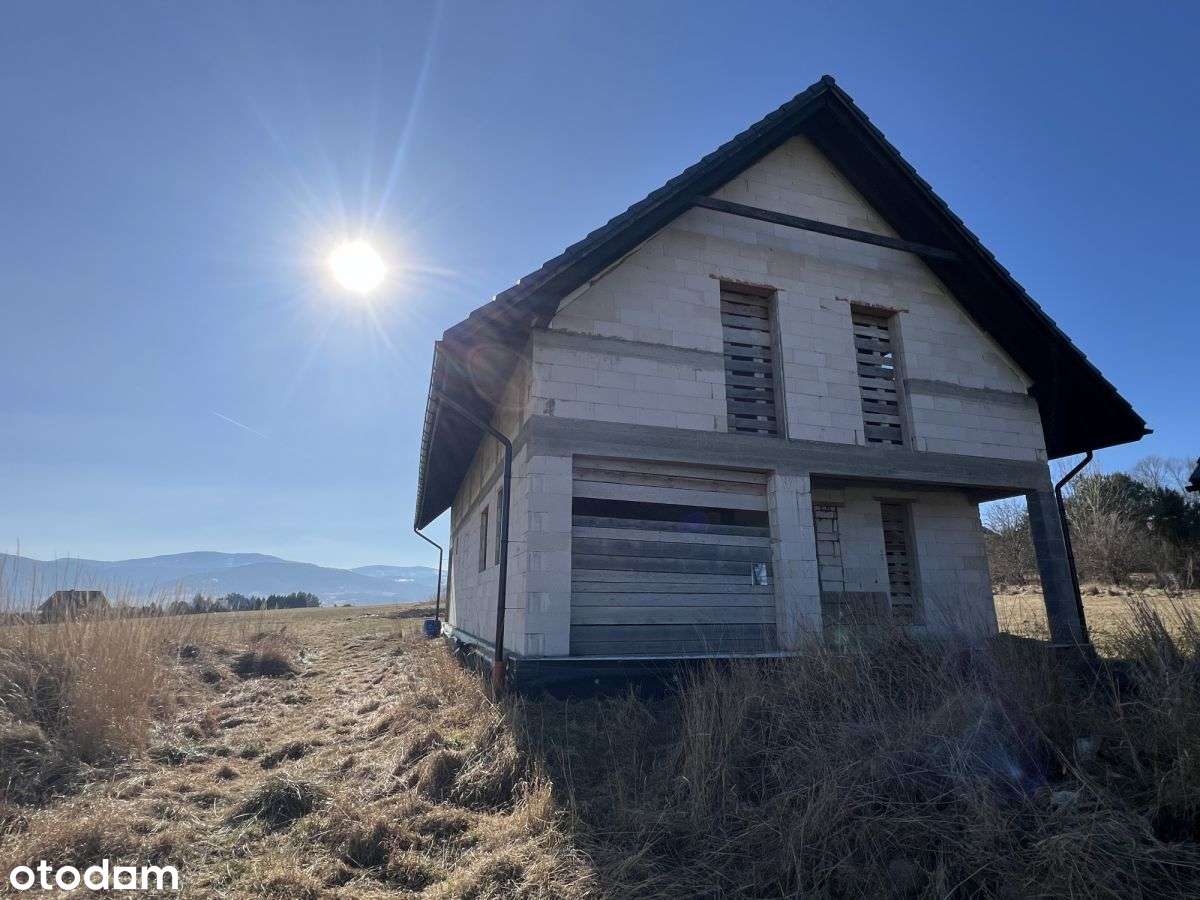 Widokowa działka z rozpoczętą budową-6